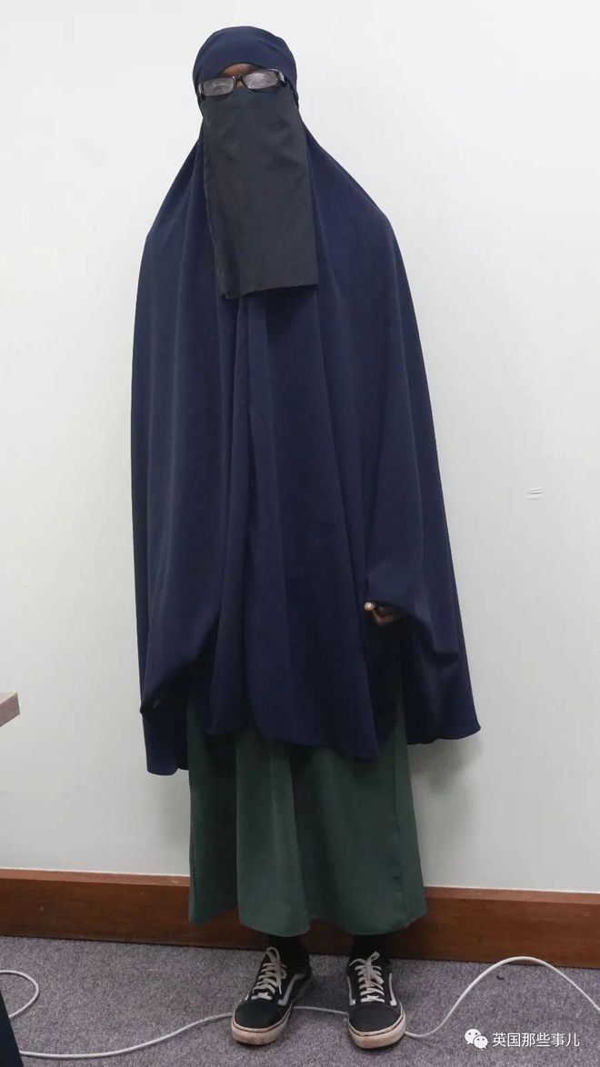 男生穿黑罩袍參加女子組國際象棋比賽結(jié)果成績太好暴露了？？！(圖4)