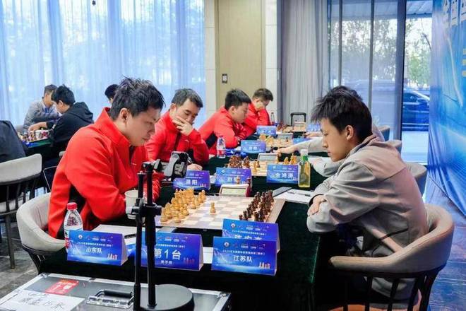 齊魯國(guó)象終圓夢(mèng)！山外棋手以不敗戰(zhàn)績(jī)登頂全國(guó)團(tuán)體錦標(biāo)賽(圖2)