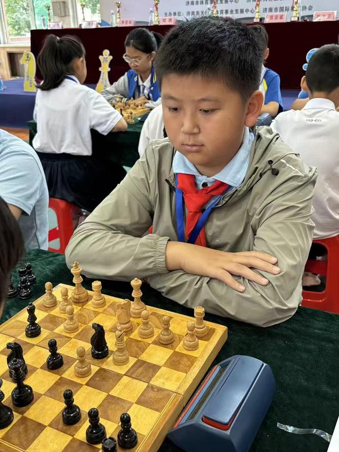推動國際象棋進(jìn)校園2025濟(jì)南市國際象棋校園團(tuán)體賽舉行(圖2)
