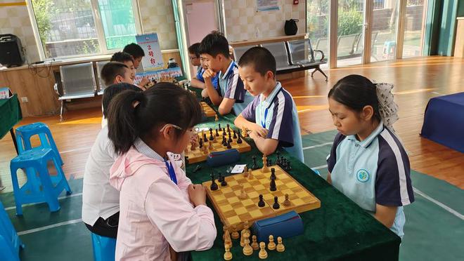 推動國際象棋進(jìn)校園2025濟(jì)南市國際象棋校園團(tuán)體賽舉行(圖3)