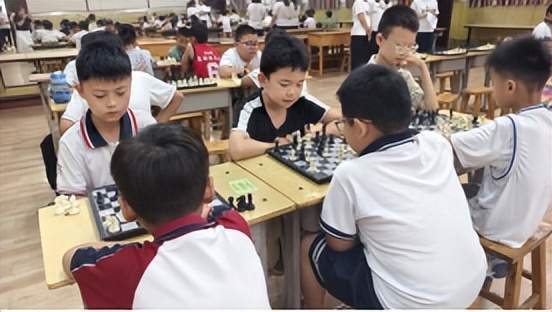 2025年莘縣中小學(xué)國際象棋比賽在莘縣實驗小學(xué)精彩開賽(圖2)
