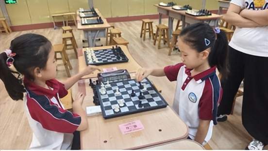 2025年莘縣中小學(xué)國際象棋比賽在莘縣實驗小學(xué)精彩開賽(圖3)