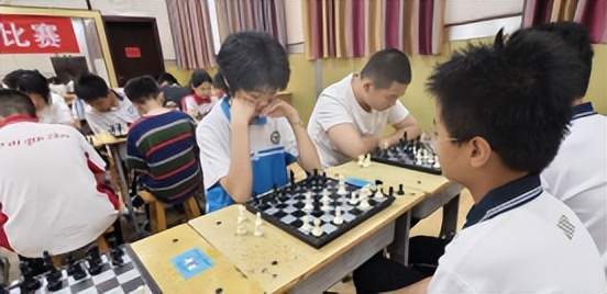 2025年莘縣中小學(xué)國際象棋比賽在莘縣實驗小學(xué)精彩開賽(圖5)